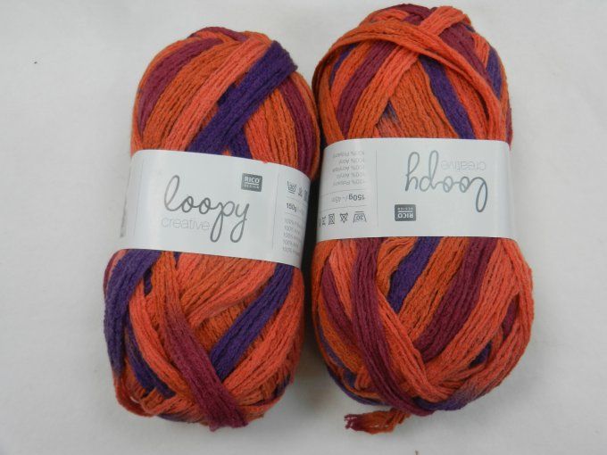 lot 449 : 2 loopy pompon orange