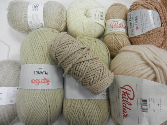 lot 64 : 9 pelotes mixte beige