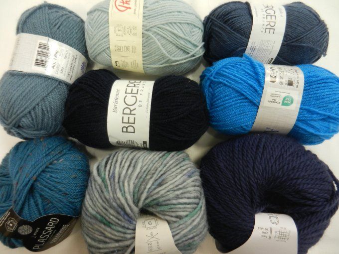 lot 75 : 8 pelotes mixte bleu
