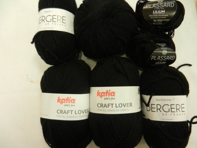 lot 102 : 7 pelotes mixte noir