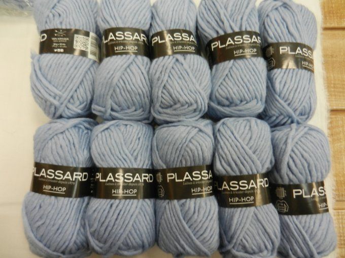 lot 109 : 10 pelotes plassard hip hop bleu ciel
