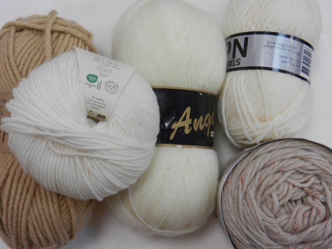 lot 250 : 5 mix ecru