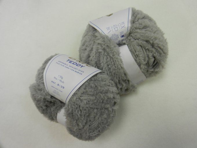 lot 254 : 2 teddy grise