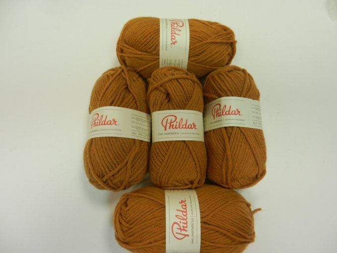 n°28 lot 5 pelotes partner 3.5  & 6 phildar 