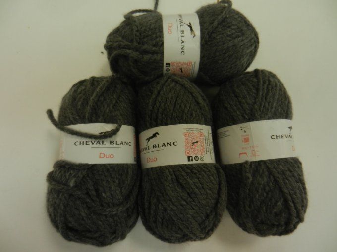 n°33 lot 4 pelotes duo gris cheval blanc